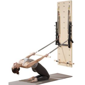   VEVOR falra szerelhető Pilates reformer gép, juharfa Pilates ugródeszka, edzőeszköz ellenállás rugókkal, jóga fitnesz edző, alkalmas rugalmasságra és egyensúlyra, otthoni edzőterem stúdió edzés